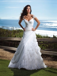 Sweetheart A-line chiffon bridal gown